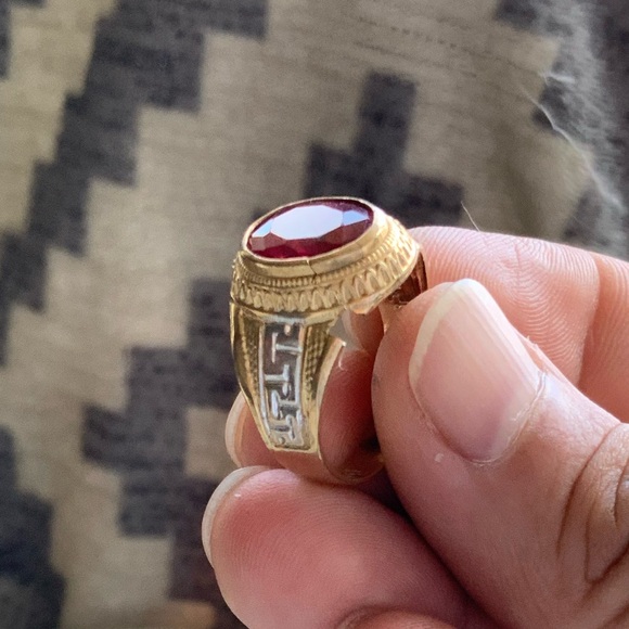 10k gold ruby ring - Picture 2 of 6